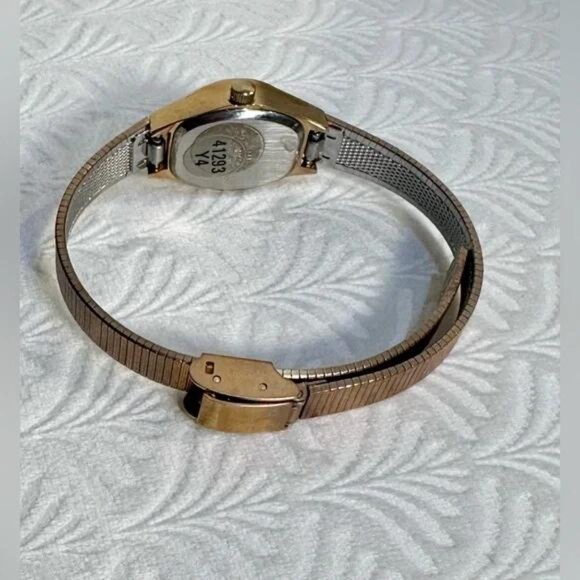 Rare Vintage Benrus Women’s Watch Gold Tone Stainless Steel 8” Beautiful Dainty - Picture 9 of 9